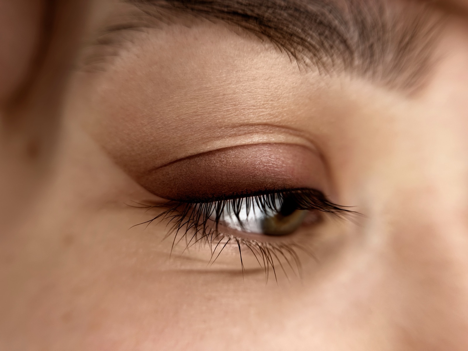 Valéria Vasilyeva shaded eyeliner munka
